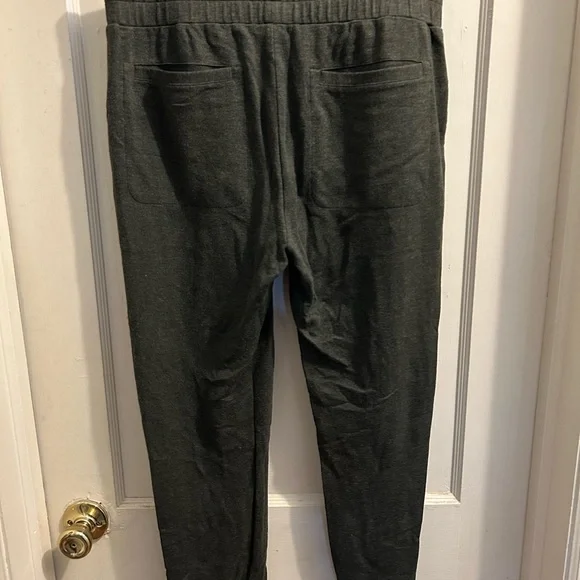 Cabi women’s olive green joggers pockets soft comfortable medium - Picture 3 of 5
